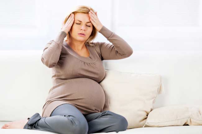 زنان باردار می توانند دچار مشکلات خواب در زمان بارداری شوند.