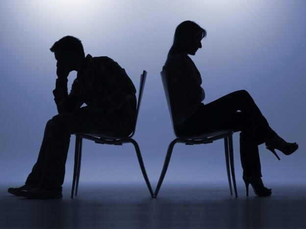 تصویری نمادین از آسیب‌های طلاق روی زن و مرد