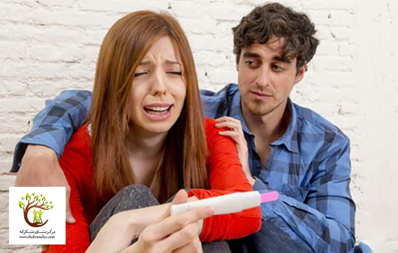 زوجینی که در روابط جنسی پیش از ازدواج دچار بارداری ناخواسته شده‌اند.
