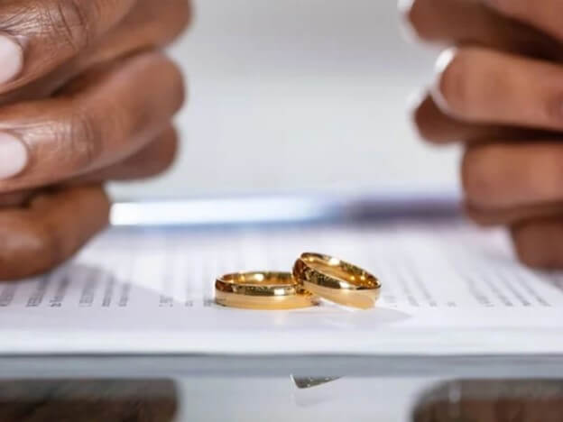 تصویری مفهومی از ازدواج و طلاق زوجین
