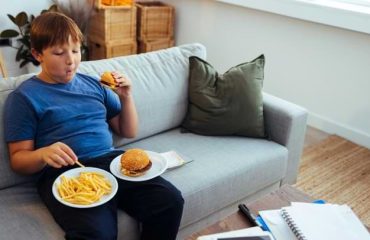 1002 اختلال خوردن در نوجوانان: آنورکسیا و بولیمیا در عصر شبکههای اجتماعی